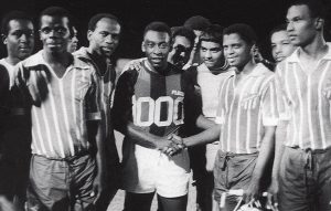 Vandaag 50 jaar geleden: De duizendste wedstrijd van Pelé in Suriname